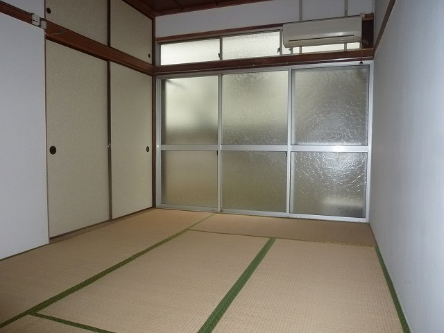 Living and room. Japanese-style room 6 tatami Corner room