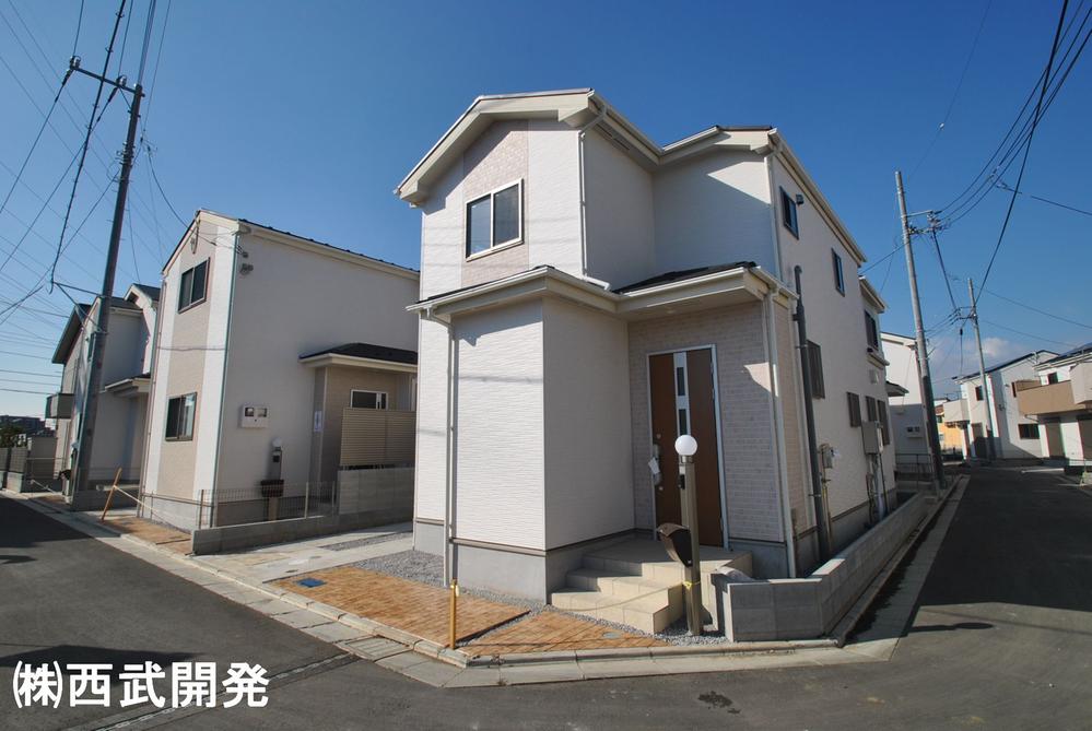 Local appearance photo. Local (11 May 2013) Shooting