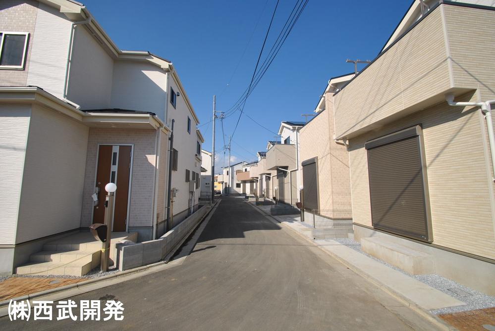 Local photos, including front road. Local (11 May 2013) Shooting