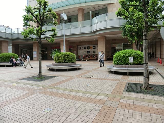 Shopping centre. Marui 1410m to family