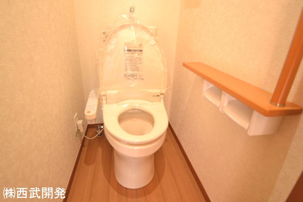 Toilet. Indoor (12 May 2013) Shooting