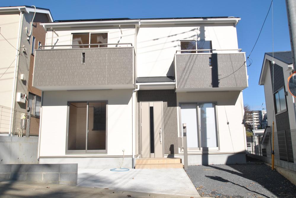 Local photos, including front road. Local (12 May 2013) Shooting