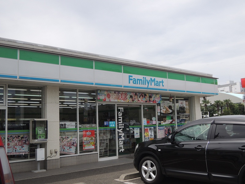 Convenience store. 668m to Family Mart (convenience store)