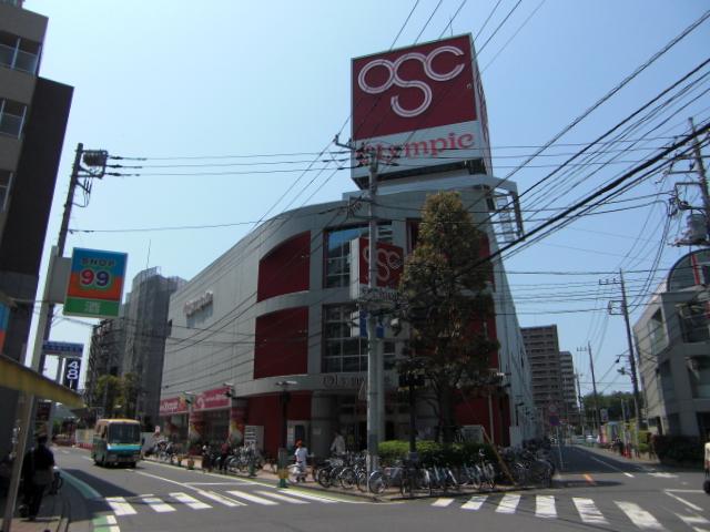 Shopping centre. 500m 1 floor of the food department up to the Olympic Games, It is also useful is slow in your work because it is open late at night till 25.