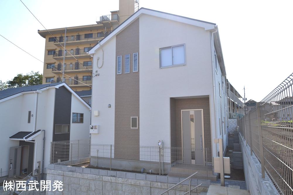 Local photos, including front road. Local (12 May 2013) Shooting