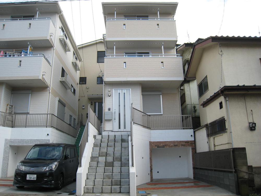 Local appearance photo. Local (10 May 2013) Shooting