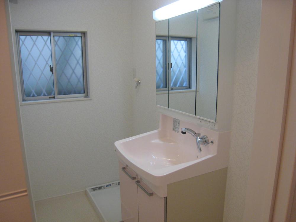 Wash basin, toilet. Indoor (10 May 2013) Shooting