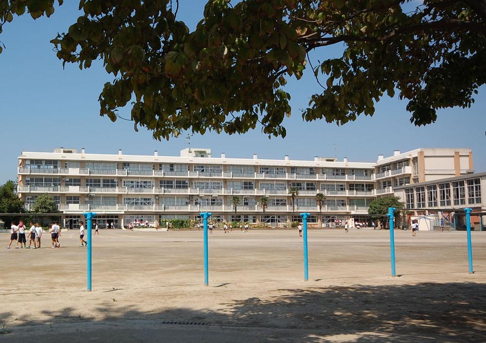 Primary school. Asaka close to 170m elementary school until the sixth elementary school. 
