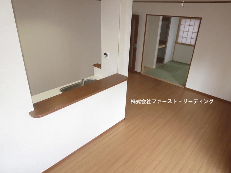 Living.  [13 Building] By removing the partition of the Japanese-style you can you live as 20 quires LDK! (November 2013) Shooting