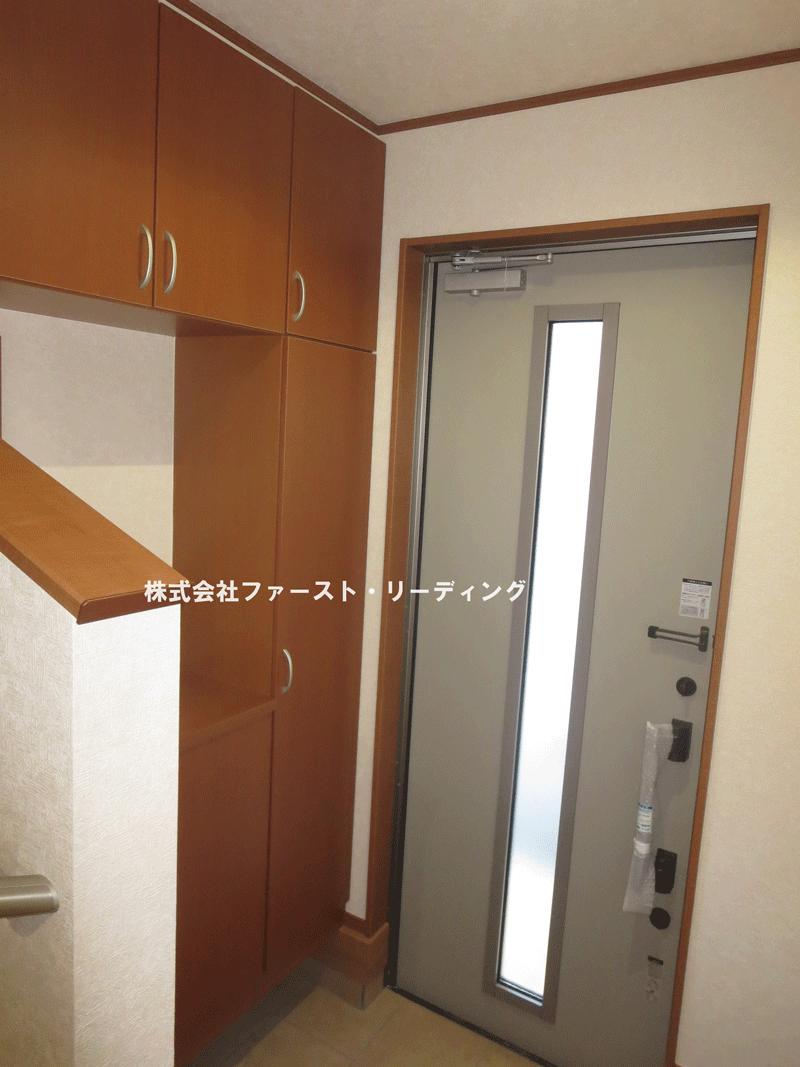 Receipt.  [13 Building] Cabinet with front door storage that come in handy when going out (November 2013) Shooting