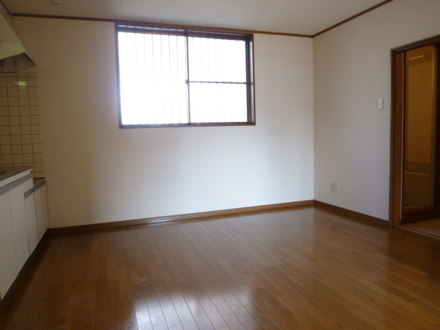 Living and room. Same property, It is a photograph of another room