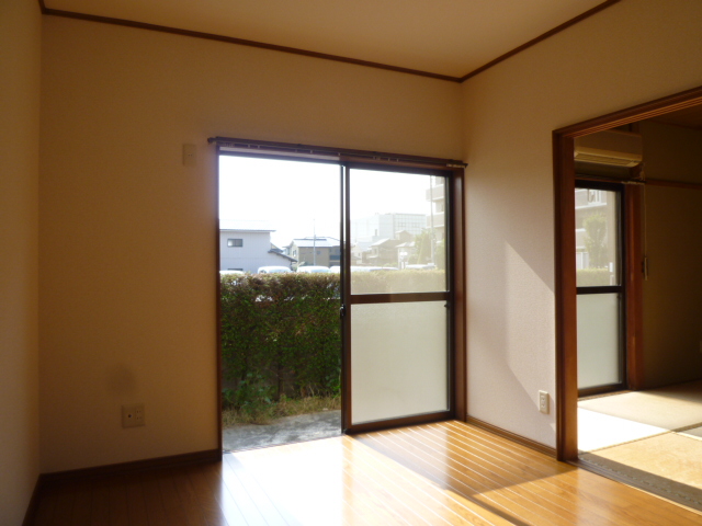 Other room space. Same property, It is a photograph of another room