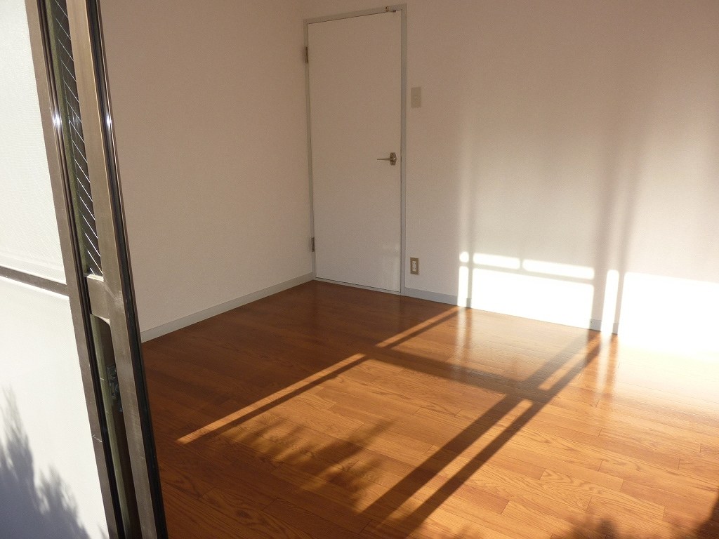 Other room space. Western-style 6 Pledge