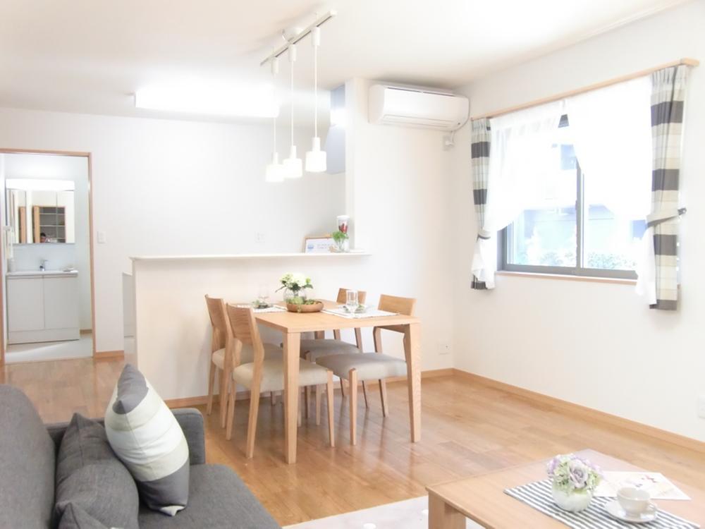 Living. In considering the child-rearing generation of family planning, Cheer the daily busy mom! ! Smooth housework flow line also please have a look.