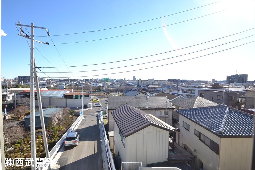 View photos from the dwelling unit. View from the site (December 2013) Shooting