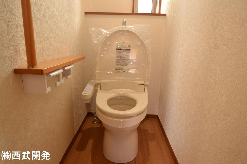 Toilet. Indoor (12 May 2013) Shooting