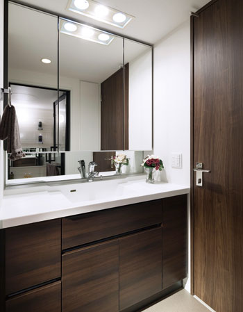 Bathing-wash room.  [Beautiful dresser] Based on the opinion of everyone of voice and professional hair make-up artist, Also repeated studies many times, Adequate lighting for the make-up women seek ・ Receipt ・ I pursued the cleanability. Not only the space, Here we spend nor feeling your figure, To "clean", It is vanity.