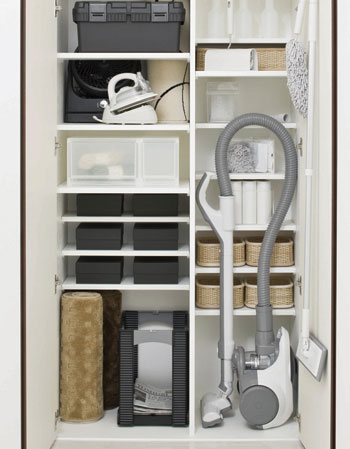 Receipt.  [Arrange shelf] It can be arranged freely according to the shape and use frequency of mono, Is a waste less easy-to-use Maeru compartment.