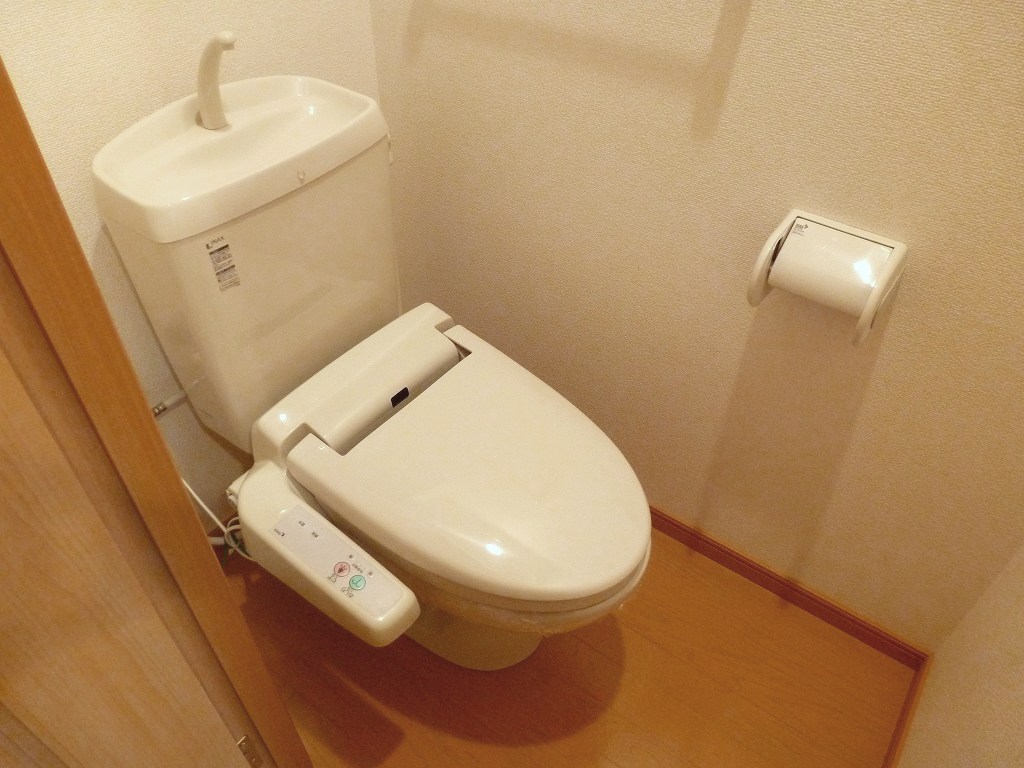 Toilet. Similar Property reference photograph