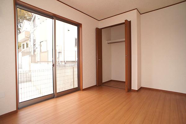 Non-living room. 1 Building