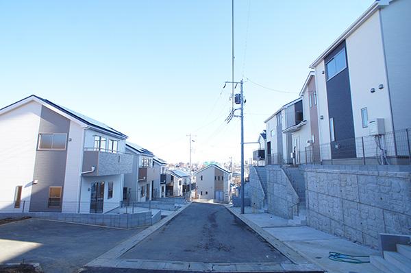 Local photos, including front road. 12 / 13 shooting