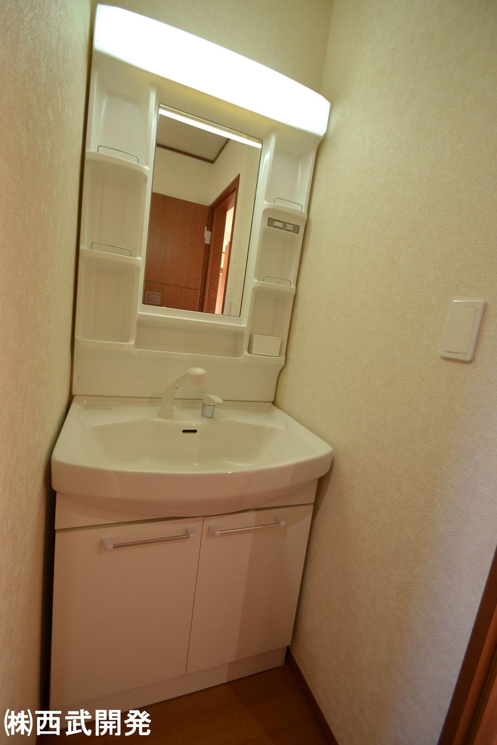 Wash basin, toilet. Indoor (12 May 2013) Shooting