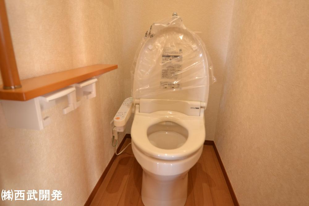 Toilet. Indoor (12 May 2013) Shooting