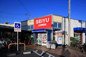 Supermarket. Seiyu to (super) 240m
