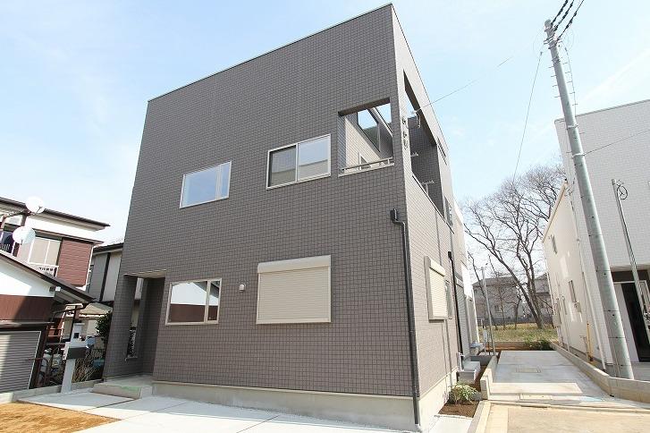 Same specifications photos (appearance). Same specifications already condominium construction photo