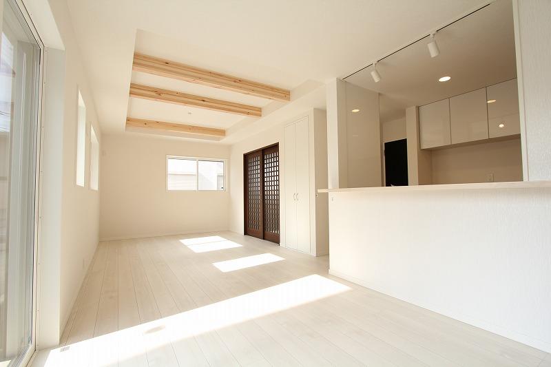 Same specifications photos (living). Same specifications already condominium construction photo