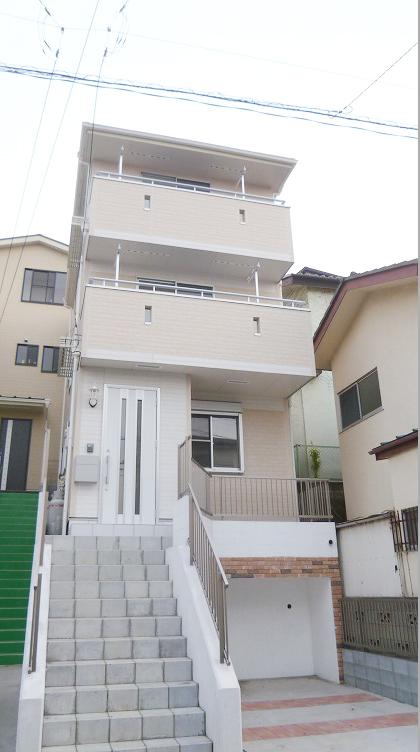 Local appearance photo. Local (12 May 2013) Shooting