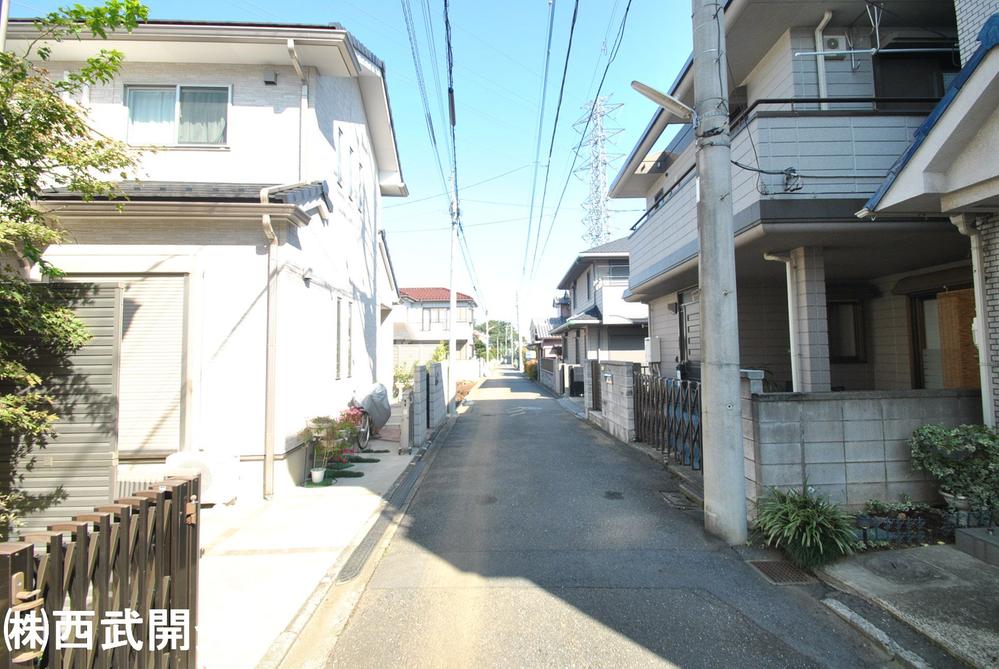 Local photos, including front road. Local (10 May 2013) Shooting