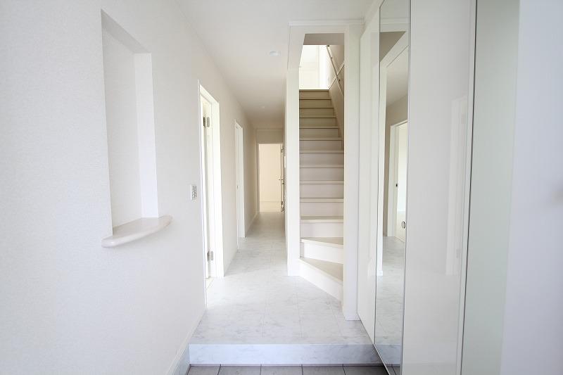 Entrance. Local (July 2013) Shooting