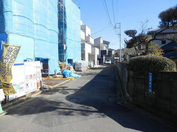 Local photos, including front road. Local (12 May 2013) Shooting