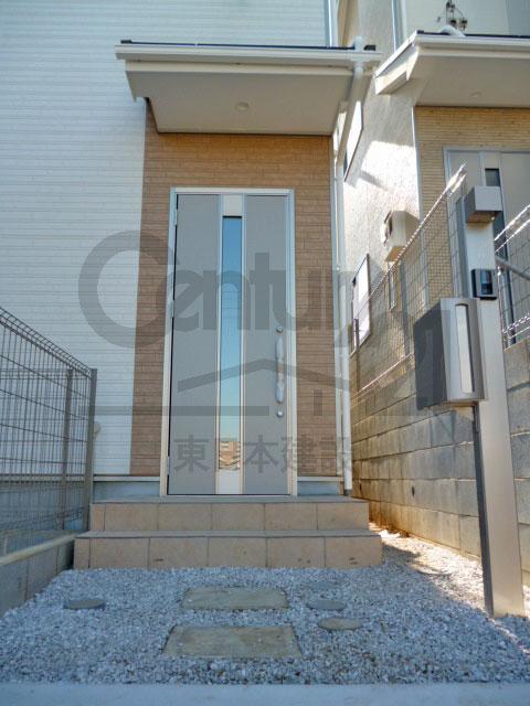 Entrance. Local (11 May 2013) Shooting