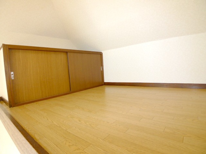 Other room space. Loft