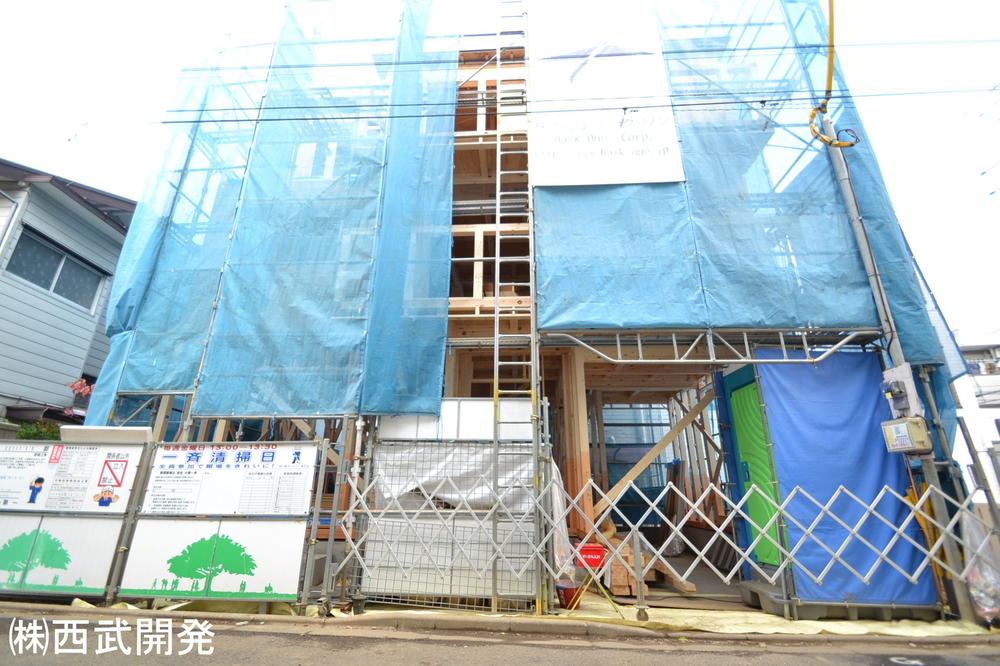 Local photos, including front road. Local (11 May 2013) Shooting