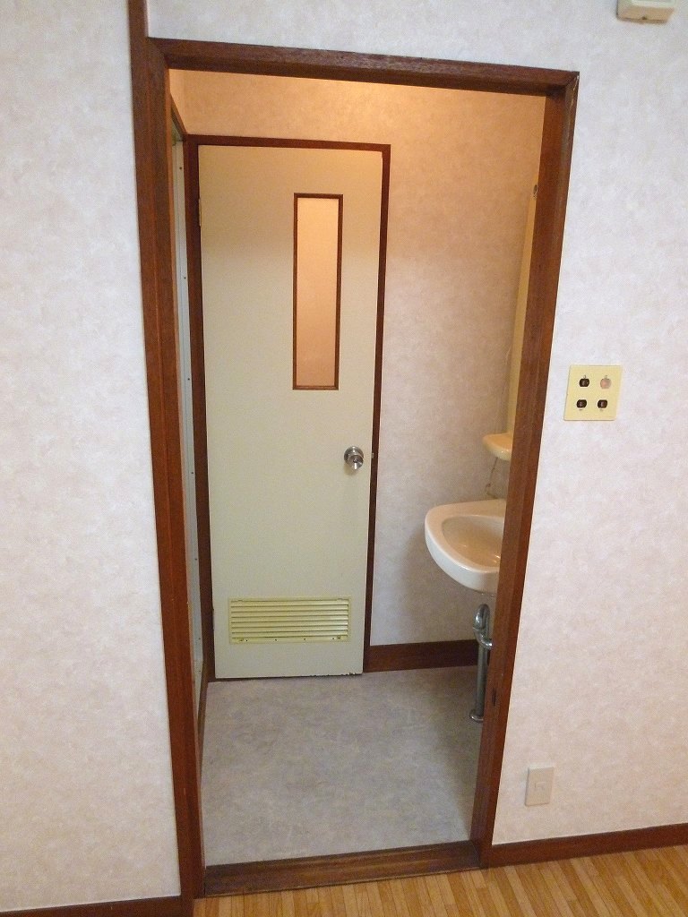 Washroom. Reference photograph