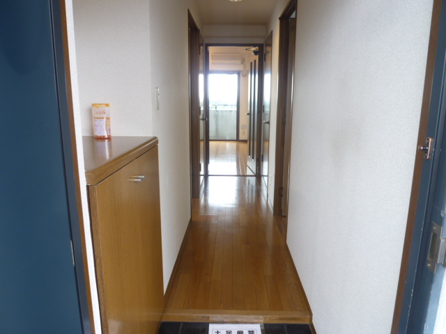 Entrance. Same property, It is a photograph of another room