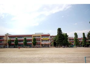 Primary school. 700m to Asaka first elementary school (elementary school)