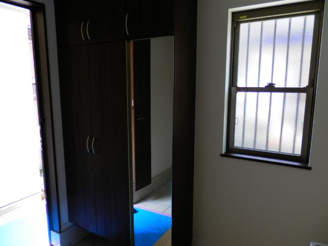 Entrance. Local (August 2013) Shooting