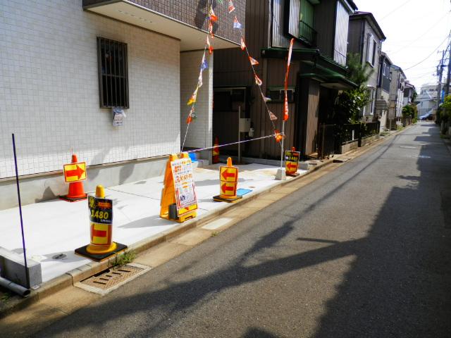 Local photos, including front road. Local (August 2013) Shooting