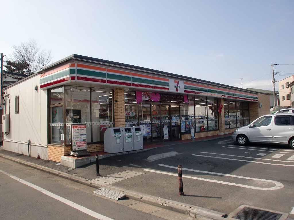 Convenience store. 590m to Seven-Eleven (convenience store)