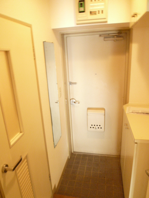 Entrance. It is a photograph of another room of the same type.