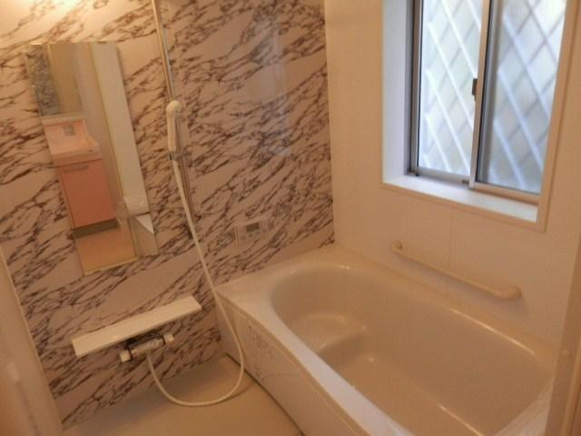 Bathroom. Local (11 May 2013) Shooting