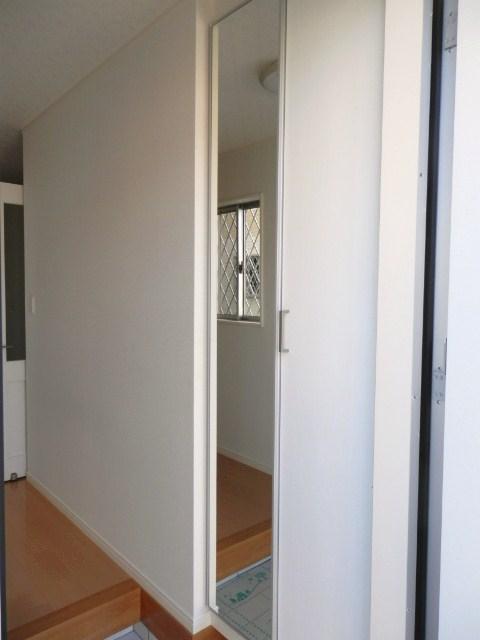 Entrance. Local (11 May 2013) Shooting