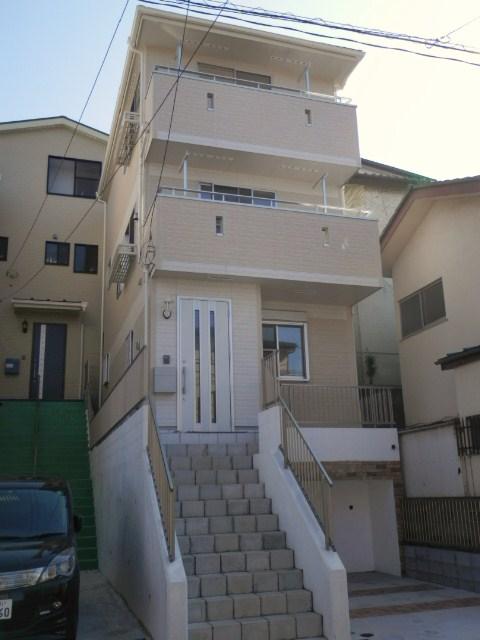 Local appearance photo. Local (11 May 2013) Shooting