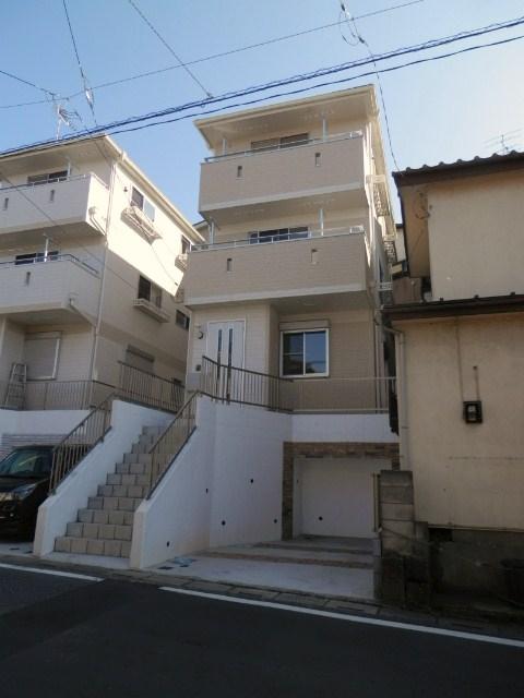 Local photos, including front road. Local (11 May 2013) Shooting