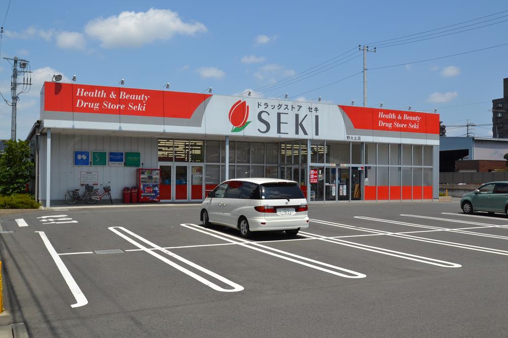 Drug store. Dorakkusutoa ・ To cough 390m