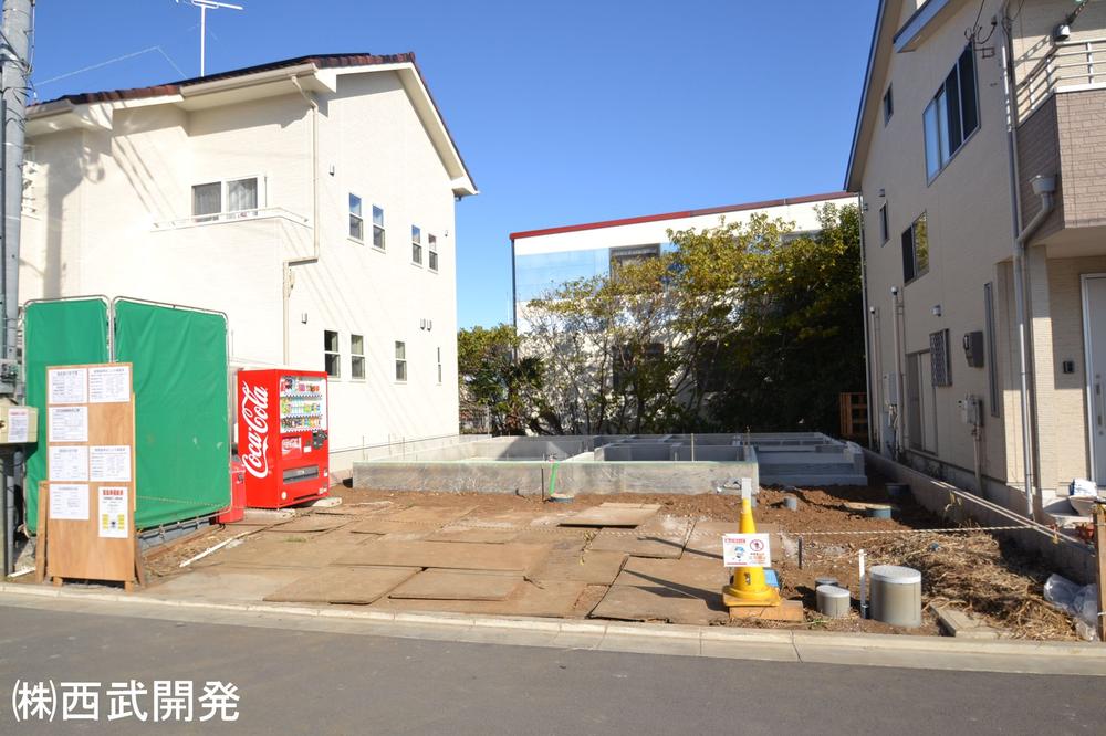 Local photos, including front road. Local (11 May 2013) Shooting